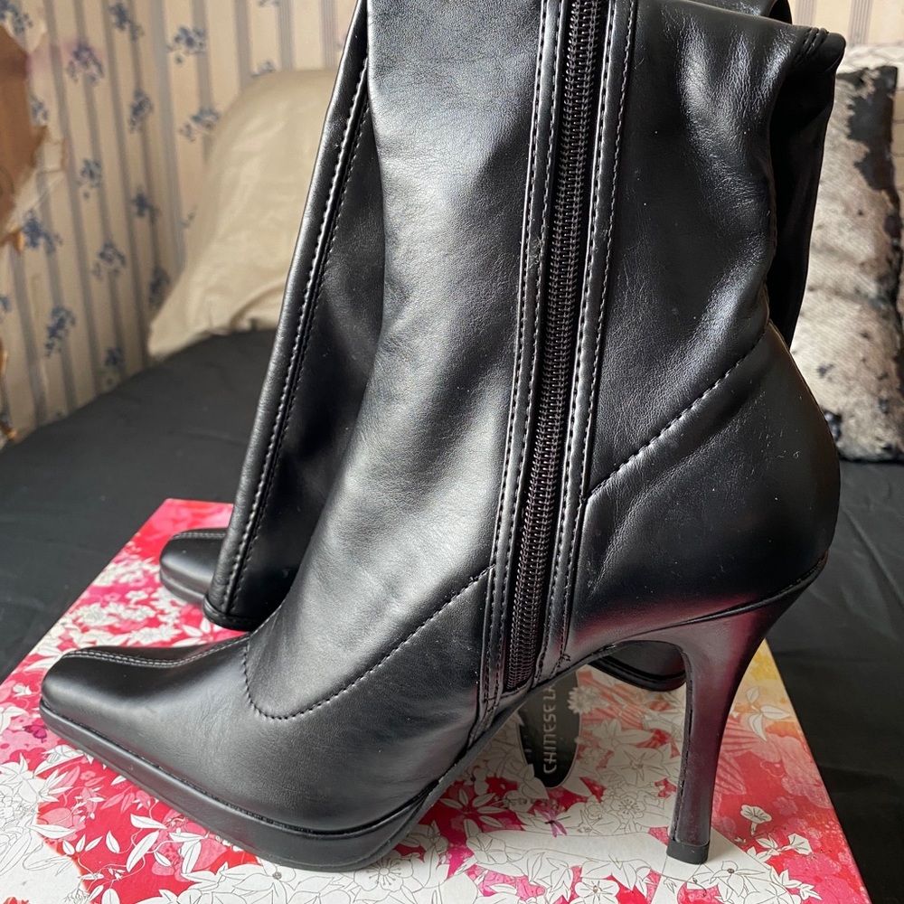Black leather medium length heeled boots